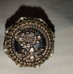 Vintage OlliPop Elegant Black and Gold Floral Ring